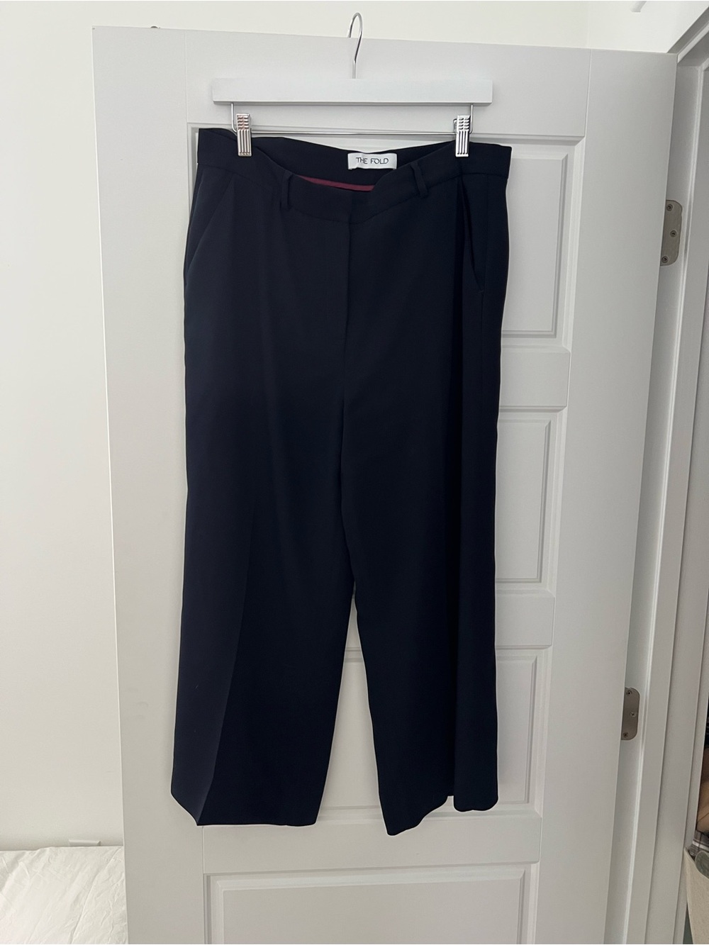 NWOT the fold London navy cropped Clever crepe wide leg trouser size 14